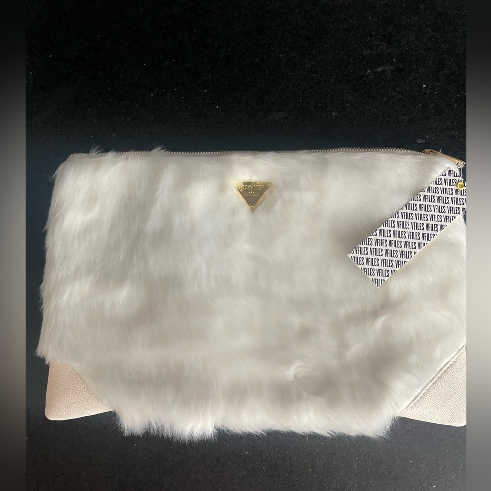 VFiles  “candy fur clutch “white faux fur 9x12